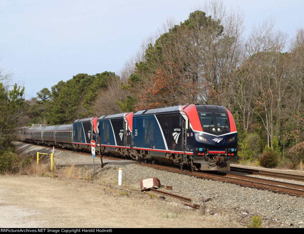 AMTK 336, 328, & 327 lead a late P092-15 northbound